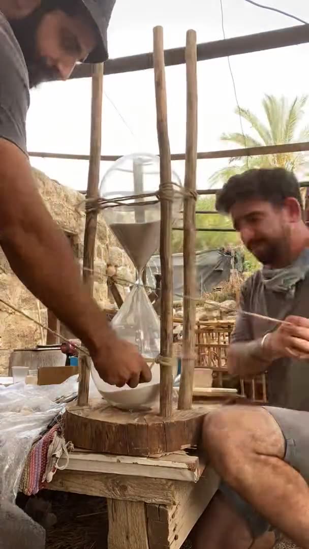 היהודים באים · בנייה: קשירת המסגרת